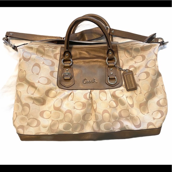 Coach Handbags - Coach purse
